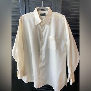 John W. Nordstrom Men’s Shirt size 17.5-33 traditional fit